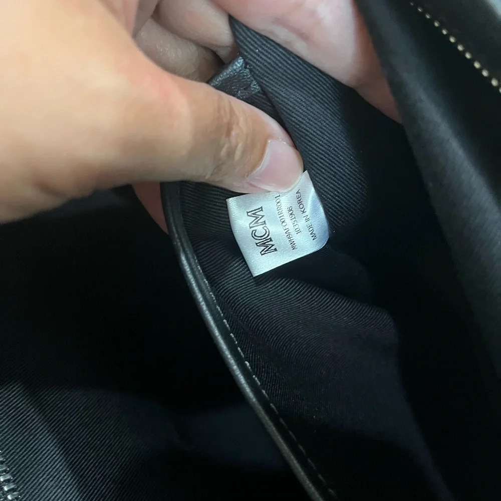 MCM Metallic Hobo - Picture 10 of 11